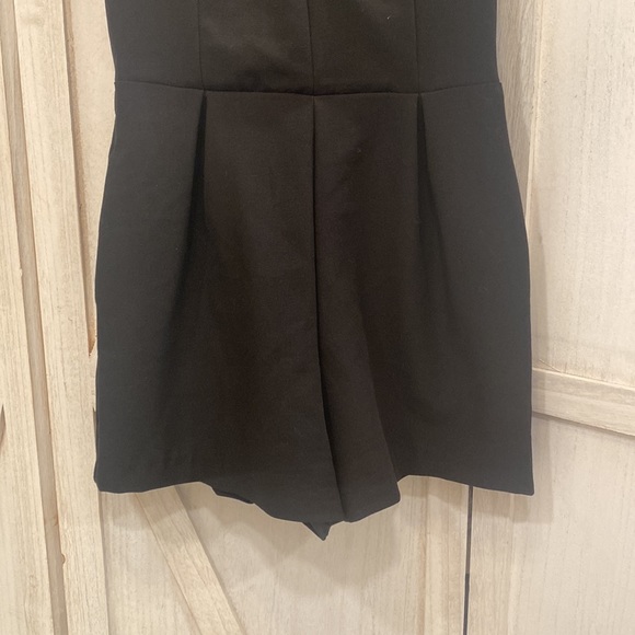 Black pleated romper - Picture 3 of 4
